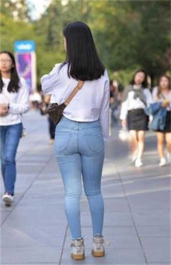领导的年轻漂亮的妻子木鱼