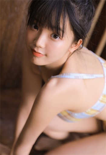 舞蹈体操服凹下去