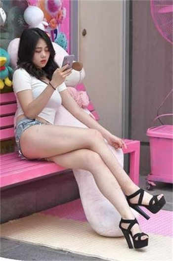 七个师兄一前一后r