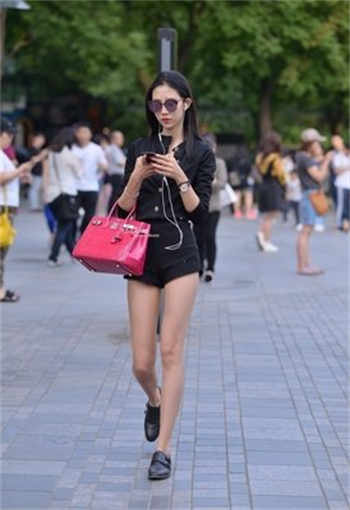 在庄工作的妻子