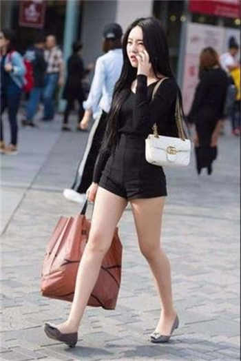 小学六年级女生换衣服