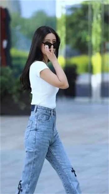 杨一凡比大小照片