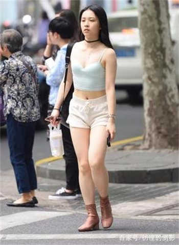 董格格和他儿子打扑克